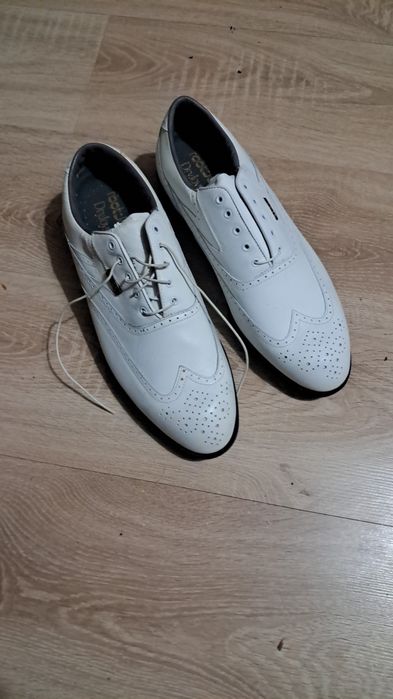 Buty do gry w golfa.