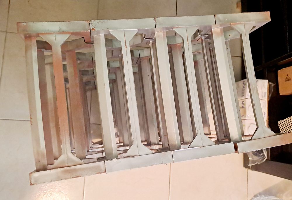 4 Garrafeira  plásticas
