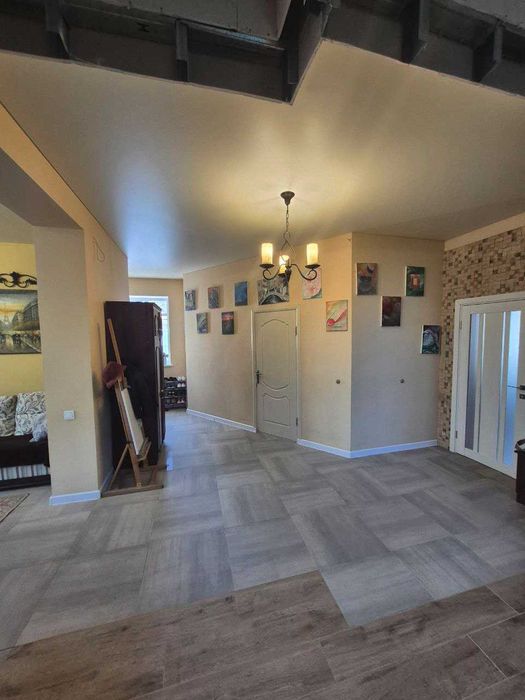 будинок для комфортного життя : паркомісце, краєвид, затишок