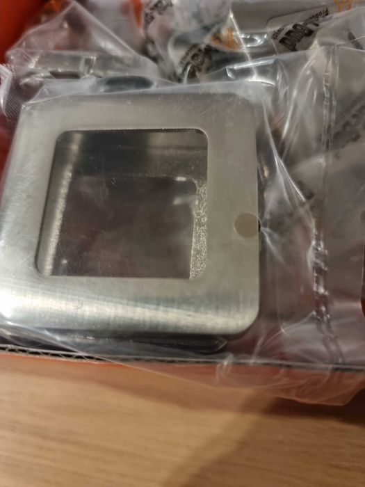 Klamki do drzwi Metal-Bud