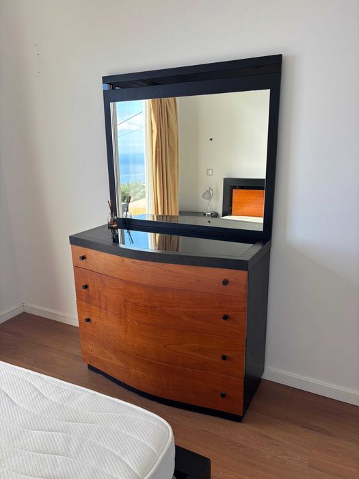 Mobilia de cama + mesas cabeceira + movel com espelho