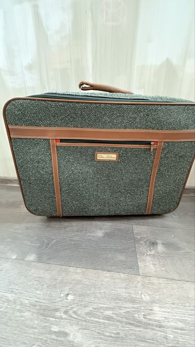 Чемодан на колёсиках торг