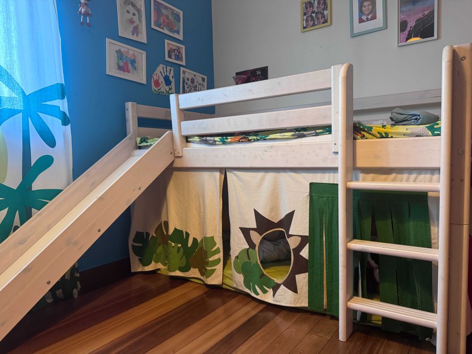 Quarto Infantil Completo – Cama com Escorrega, Torre, Colchão e Dois Temas (Princesa + Selva)