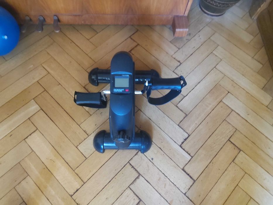 Rowerek rehabilitacyjny dla starszej osoby,doda