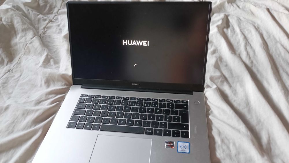 Huawei MateBook D 15 | Ryzen 5 5500U | 8GB RAM | SSD 512GB | Como Novo