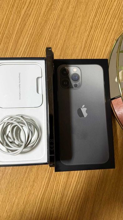 Vendo Iphone 12 Pro Max 256G com 18 capas