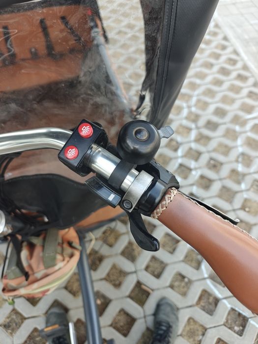 Babboe Curve E elektryczne cargo 4 dzieci – namiot, sakwa,