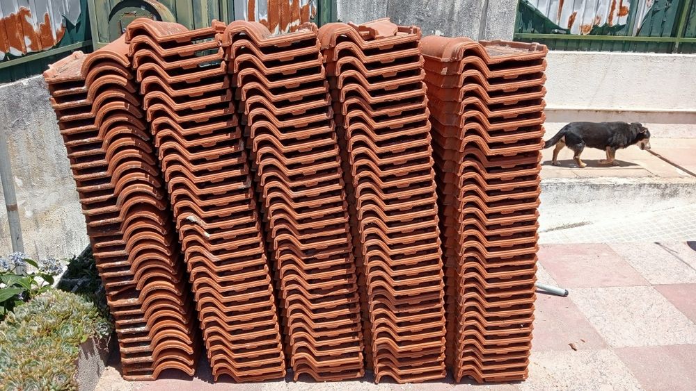 Telhas de cerâmica tipo lusa