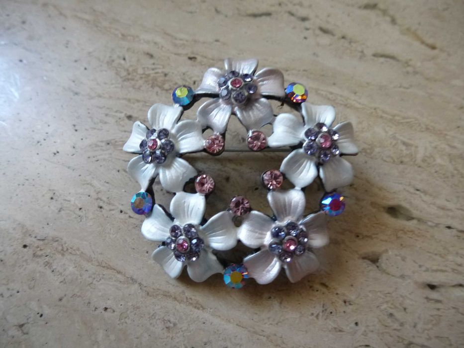 Alfinetes de peito , de  Bijuteria