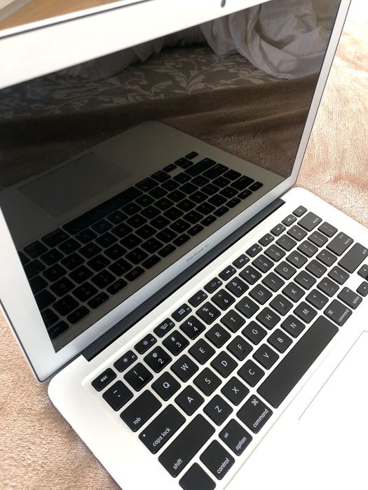 MacBook Air 125gb prateado em perfeito estado.