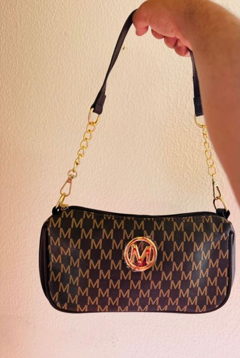 Bolsa feminina elegante preta e dourada – Como nova – 10€