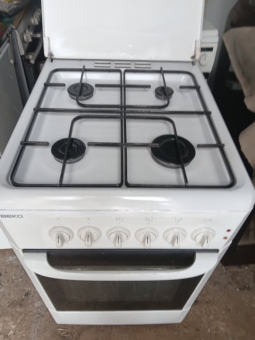 Продам 4х конфорну газову плиту Beko