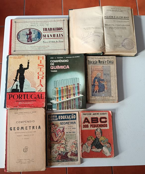 44 Livros Escolares Antigos e outros 3