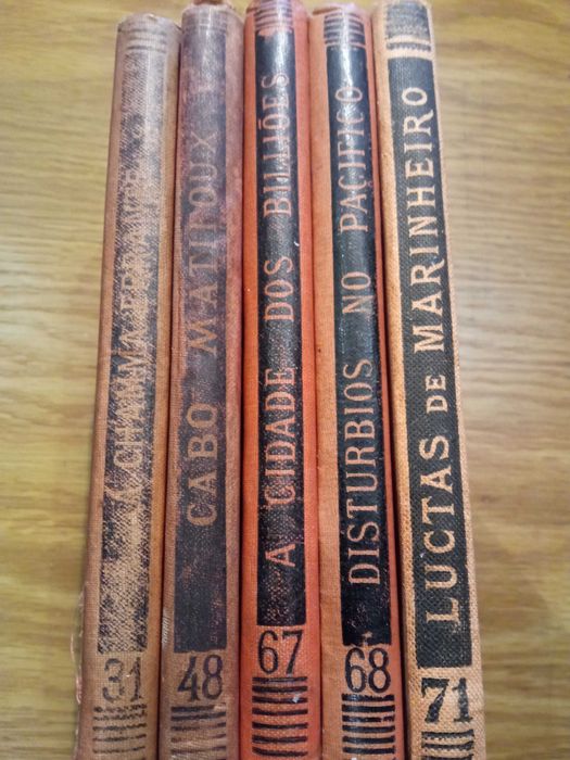 Livros Antigos JULIO VERNE - de coleção - em muito bom estado