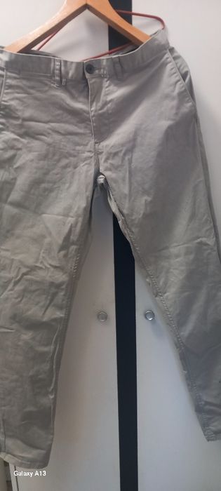 Firmowe spodnie męskie. Szare