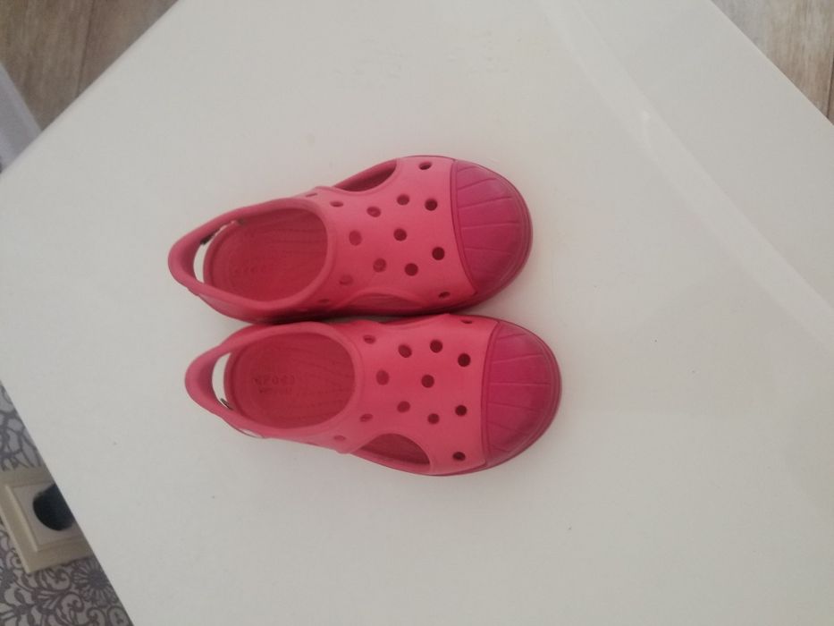 Босоножки Crocs