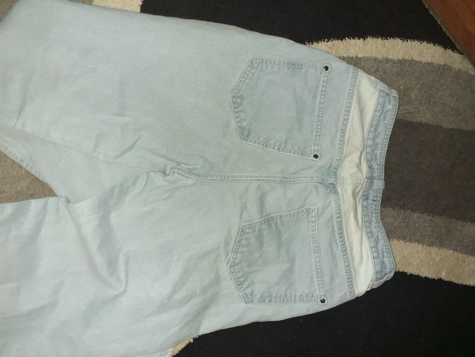 Luźne jeansy Mohito