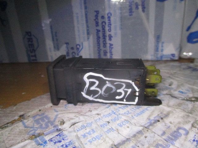 Botão / interruptor desembaciador vidro trás PEUGEOT 405 I Break (15E)