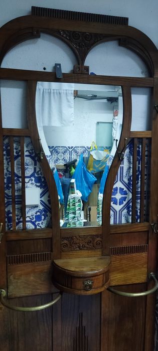 Móvel rústico em ótimo estado