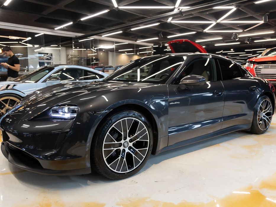 Porsche Taycan Standard