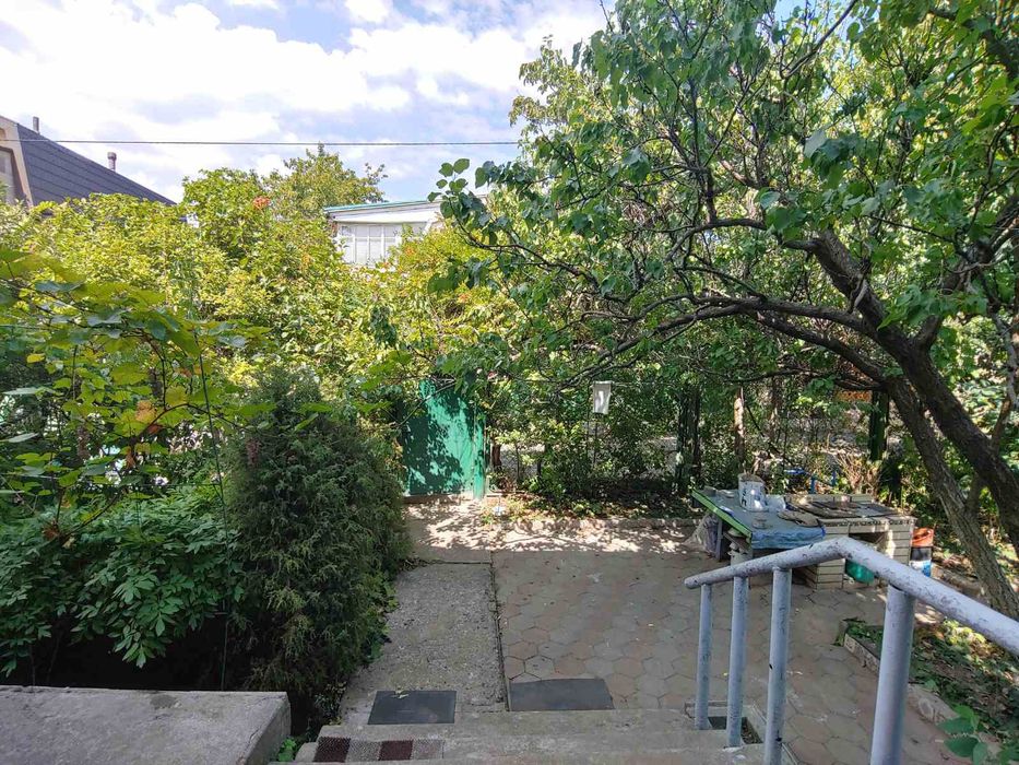 Компактний будинок біля озера