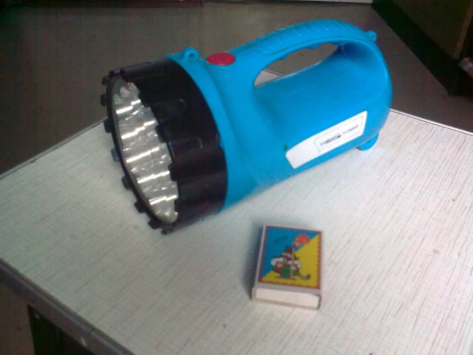 Большой аккумуляторный фонарь