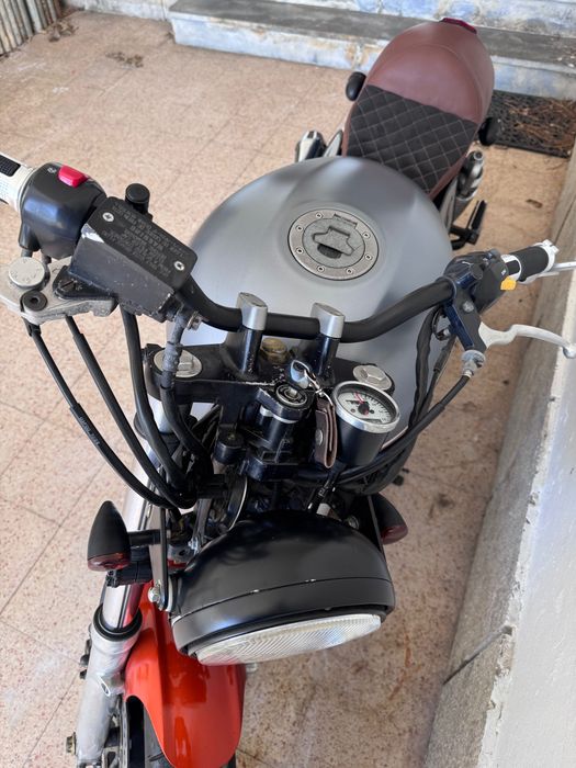 Susuki GSX750 café racer