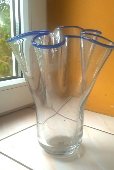 Pofałdowany wazon z lat 90 tych