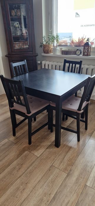 Stół rozkładany kwadratowy plus 4 krzesła