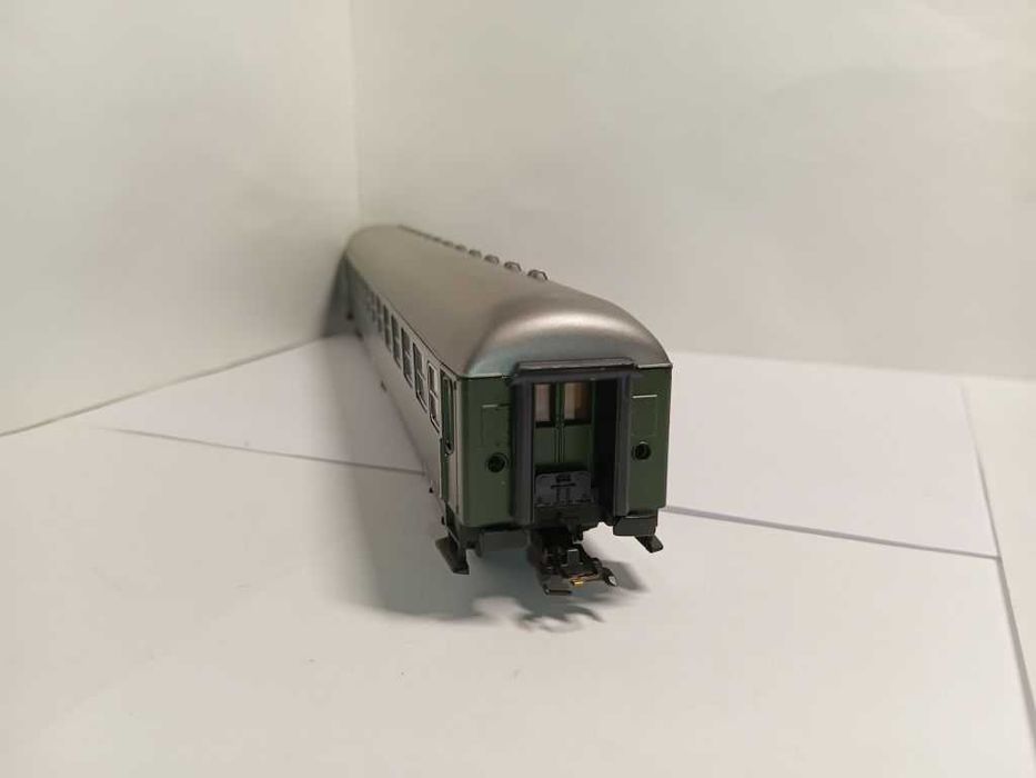 Пасажирський вагон. Lima 309178k. Піко. Залізниця Piko НО 1/87