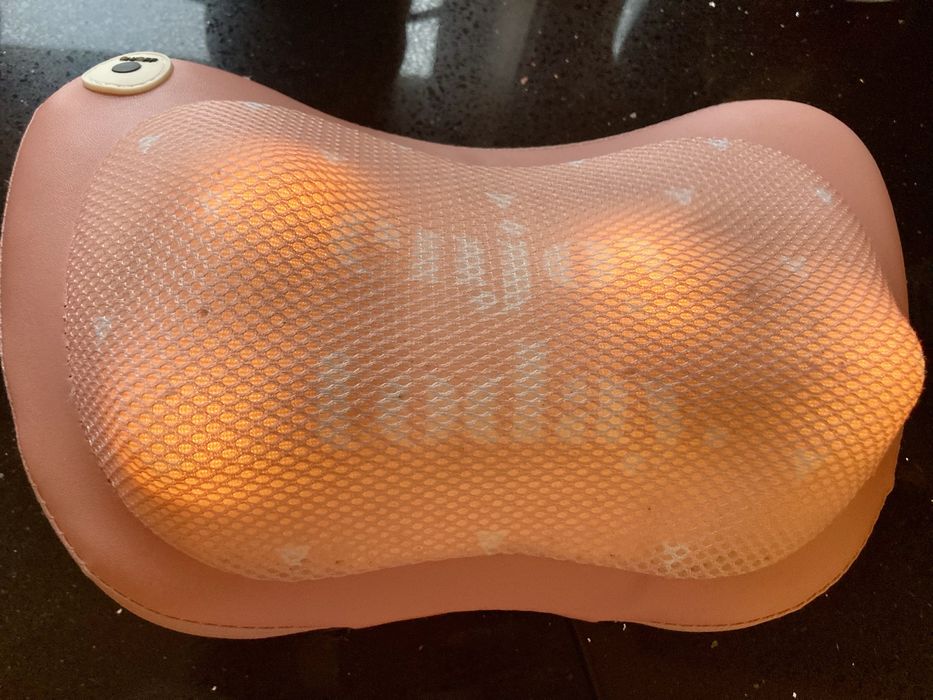 Almofada de massagem com fios rosa da ALE-HOP.