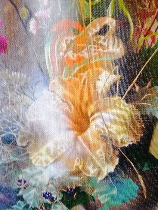 Плиска Т. "Натюрморт с жёлтым цветком"