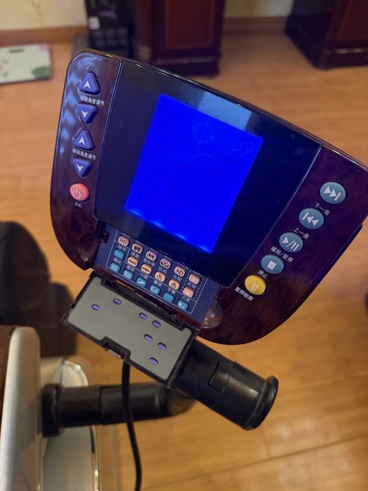 Массжное кресло,полностью рабочее