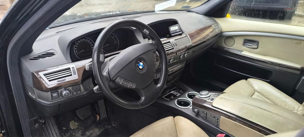 BMW 730d generacji E65.