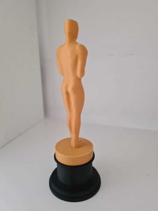 Oferece um OSCAR a quem mereçe.