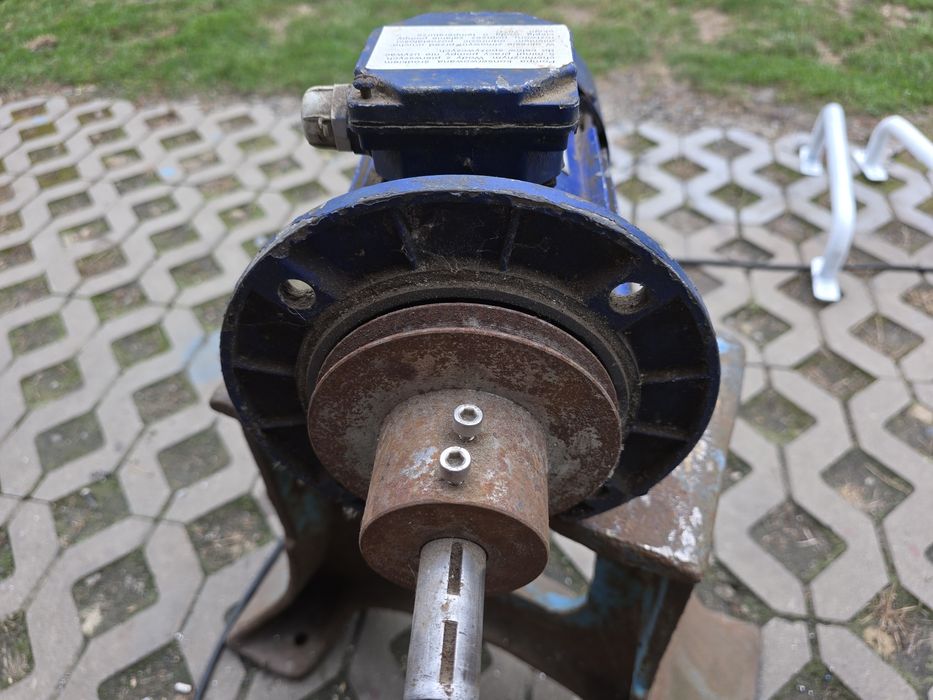 Silnik elektryczny  trójfazowy besel 1.5 kw  ,1400 obrotów