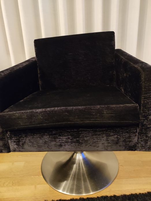 Cadeirão com base giratória