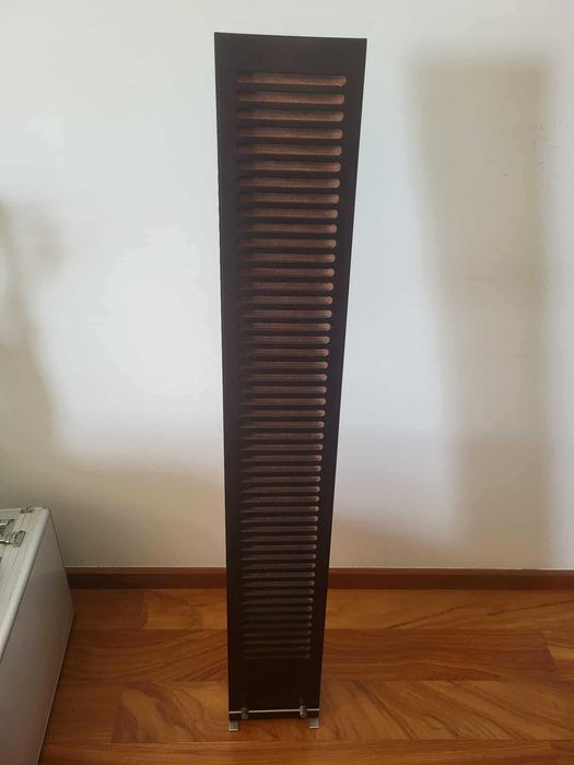 Torre CD's em Madeira Bangue