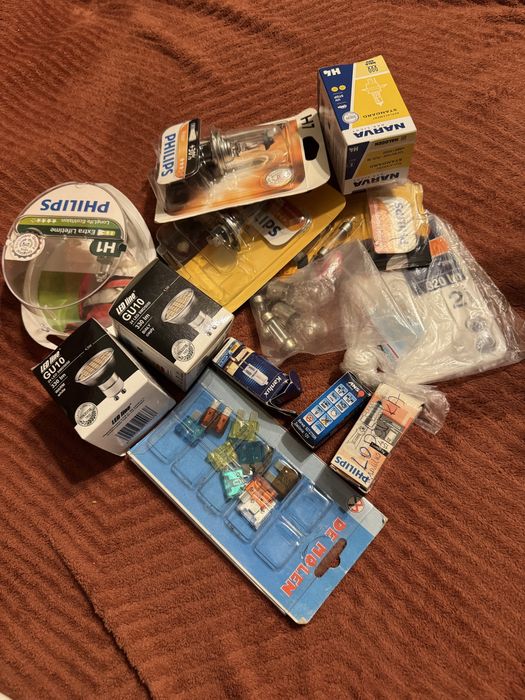 różne żarówki nieużywane