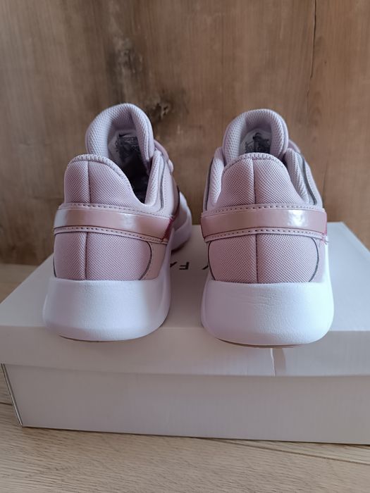 Sprzedam damskie sportowe buty Nike Legend essential 2 w roz 37,5.Jak nowe.