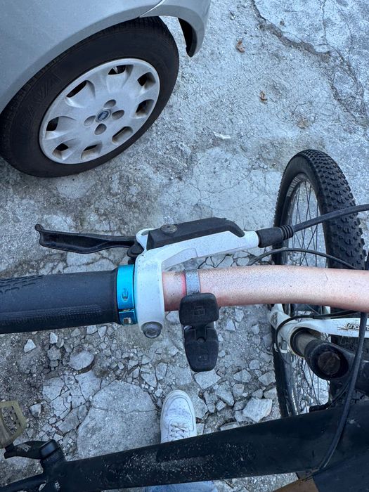 bicicleta com 2 travões de disco