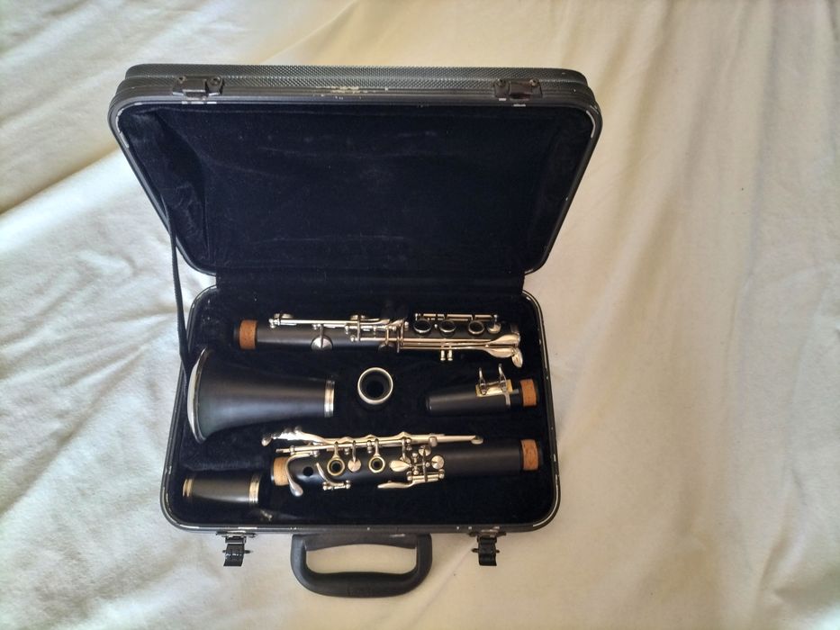 Clarinete Stagg com estojo + acessórios