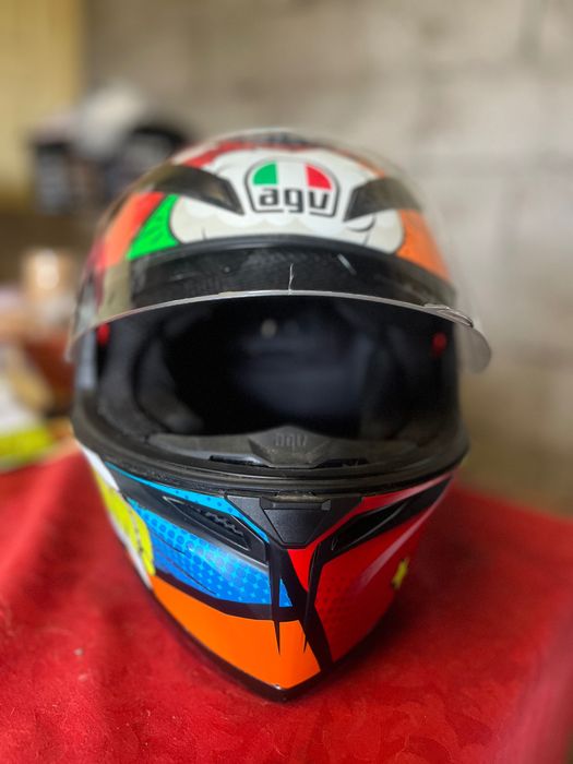 Um capacete para venda