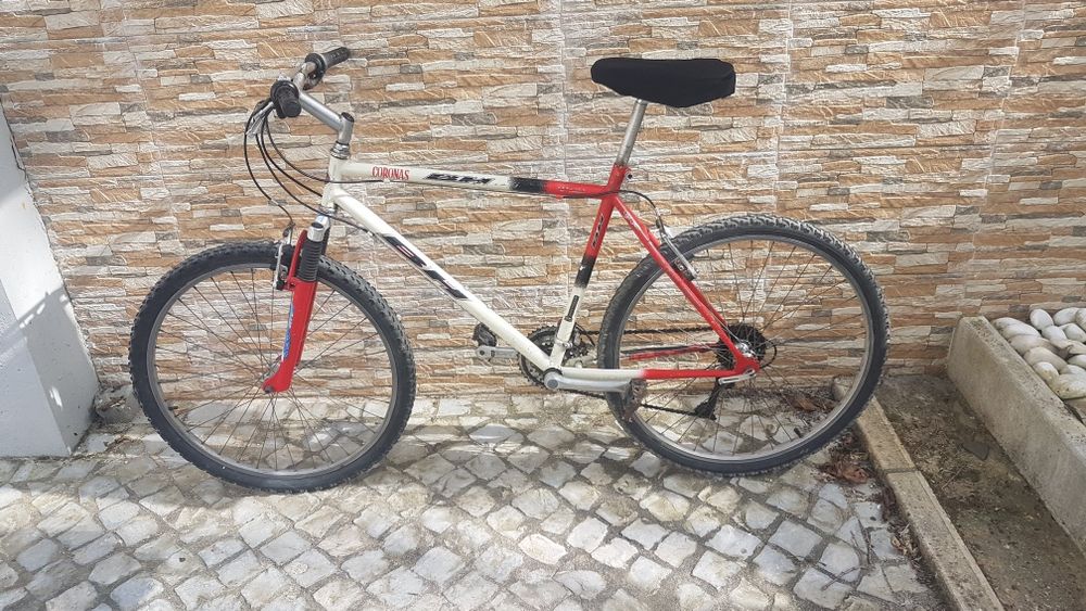 Bicicleta  bh coronas de 2000.
Sem uso a alguns anos frequente,
