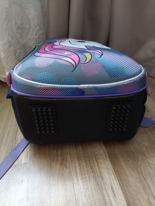 Продам шкільний портфель!