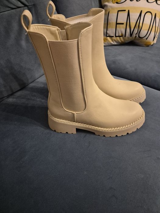 Nowe buty lekko ocieplane 40