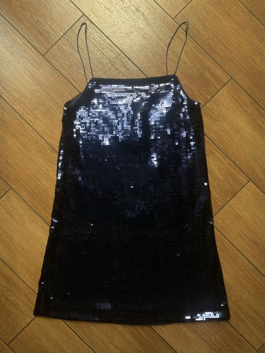 Granatowa sukienka cekinowa