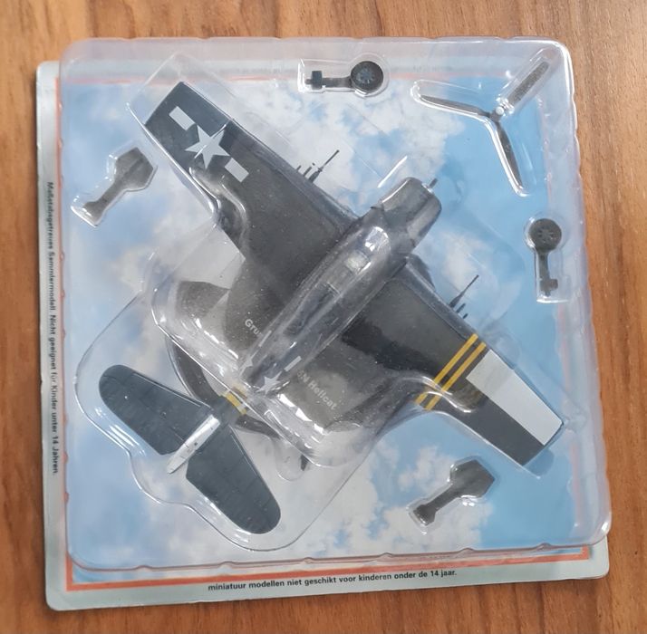Model samolotu Grumman F6F Hellcat Atkasi 1:72