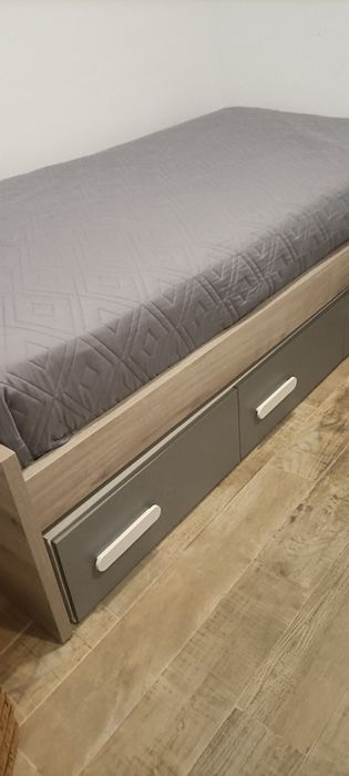 Cama com gavetas