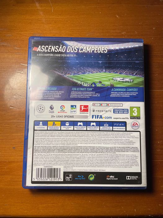 Vendo Fifa 15 e 19 - PS4